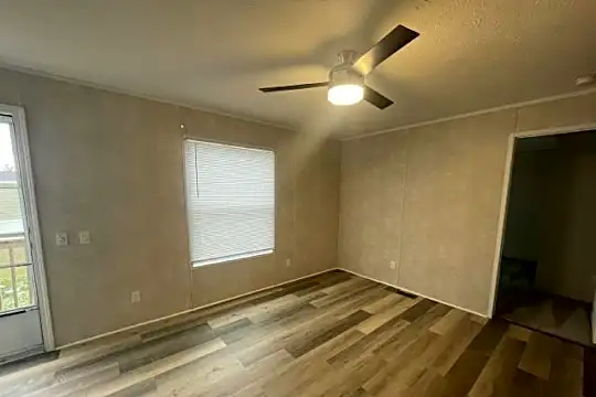 49 Hollywood Dr #229 Photo 2