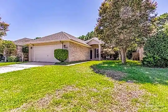 1443 Champions Green Dr Photo 2