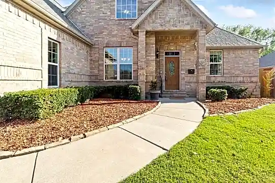 202 W Camelot Dr Photo 2
