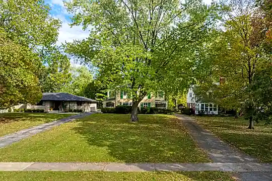 6145 Meridian St W Dr Photo 2