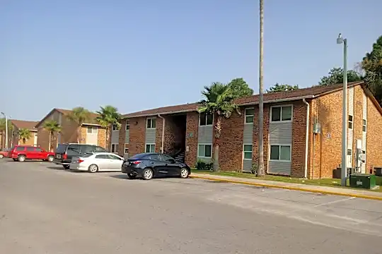 Foxwood Apartments Photo 1