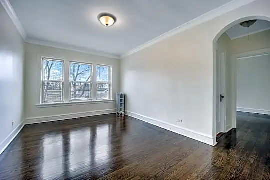 2749 N Kilbourn Ave #3 Photo 2