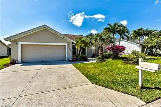 22030 Seashore Cir Photo 1
