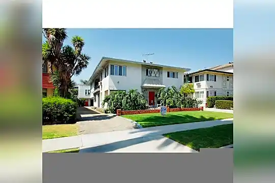 141 N Hamilton Dr Photo 2
