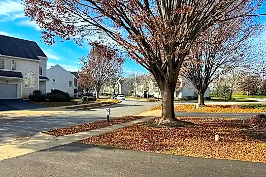 33 Buttonwood Dr Photo 2