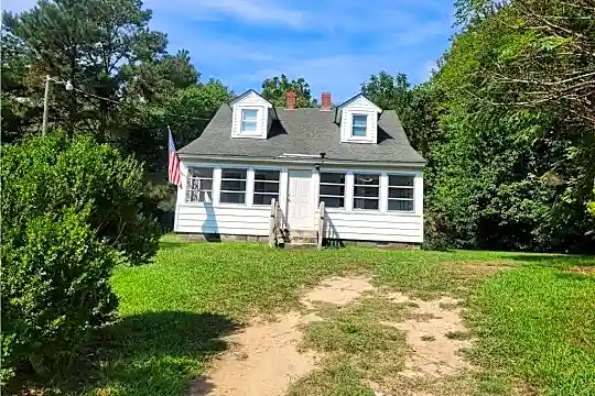 863 Urbanna Rd Photo 1