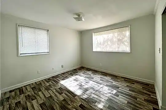 459 Sunnyvale Ln W Photo 2