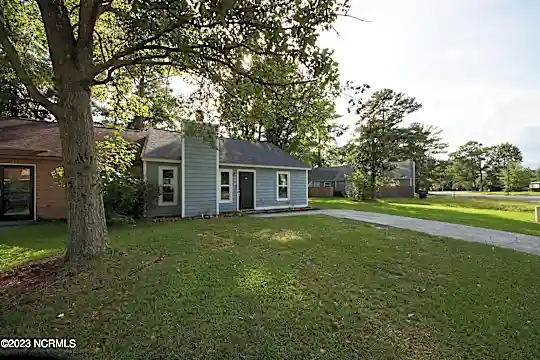 208 Village Dr Photo 2