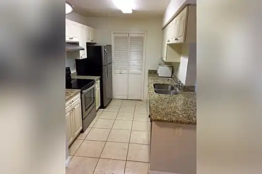 2550 N Alafaya Trail Photo 2