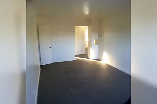 5006 W Oklahoma Ave Photo 2