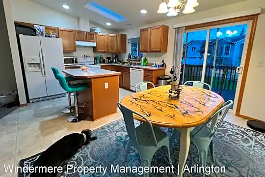 7406 49th Pl NE Photo 2