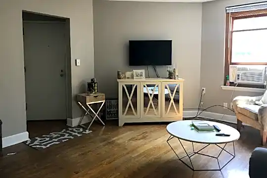 340 Ellis Ave Photo 2