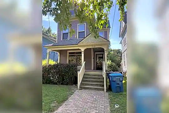 710 S Park St Photo 2