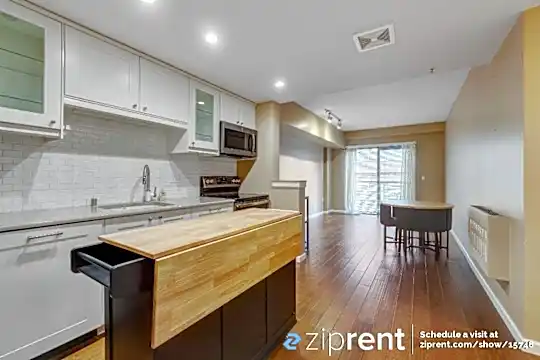701 Columbia Street, 402 Photo 1