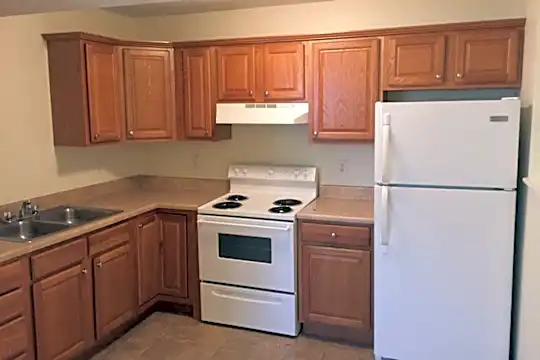 107 Crestview Dr Photo 2
