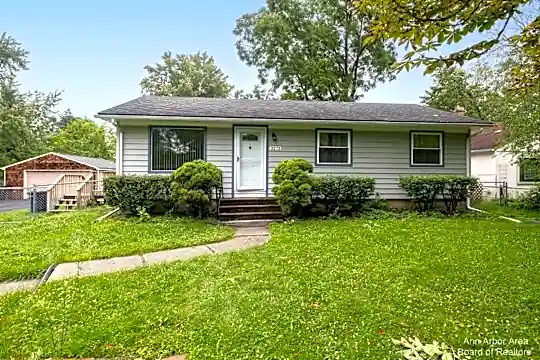 3273 Mc Comb St Photo 2