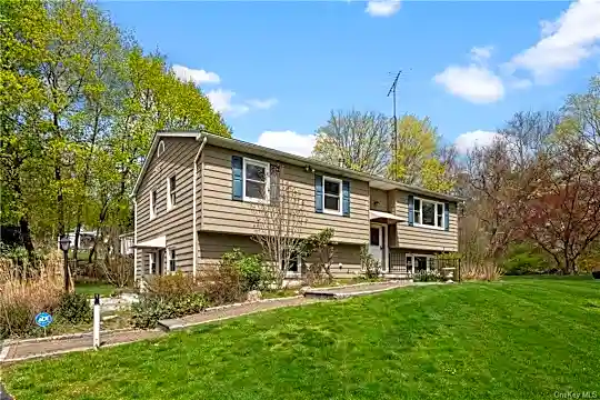 155 Stoneleigh Ave Photo 1