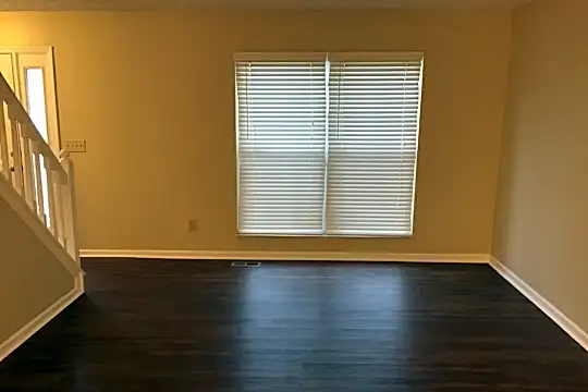 1466 Cinnamon Drive Photo 2