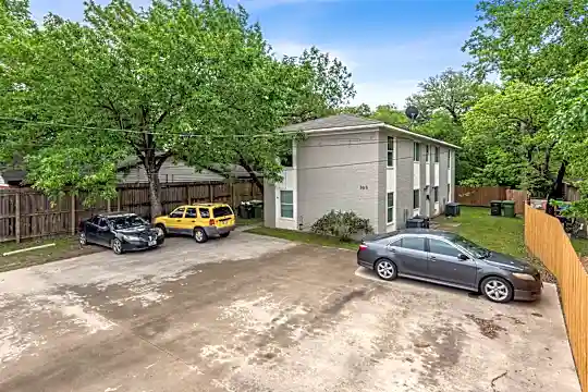 305 Ehlinger Dr Photo 1
