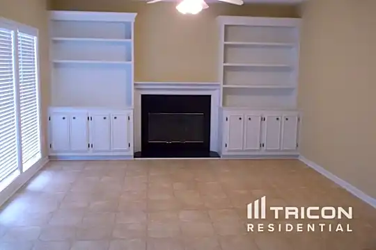 1481 Chamirey Drive Photo 2