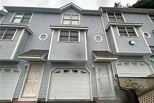 718 Broad St #C4 Photo 2