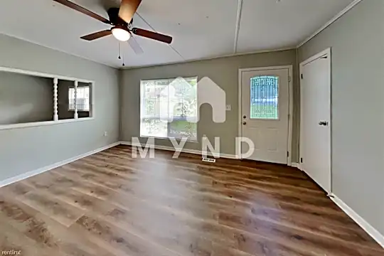 2225 Lisa Ann Dr Photo 2