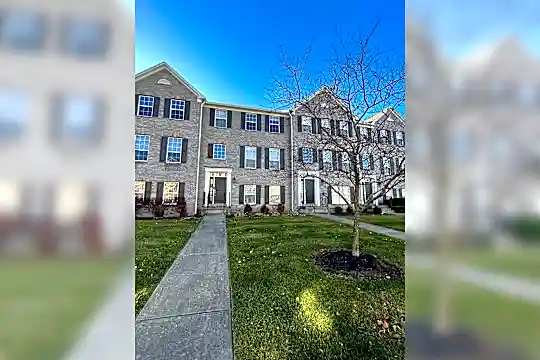 228 Straughn Ln Photo 2