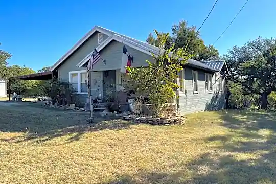 507 Live Oak St Photo 1