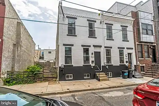 1523 S Lambert St Photo 2