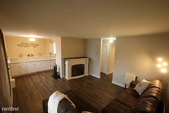 814 Saddle Dr Photo 2