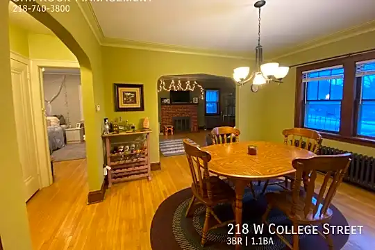 218 W College Street Photo 2