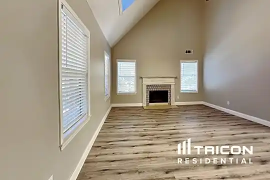 1029 Matthews Way Photo 2