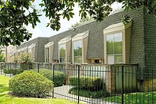Crest Apartments, The Photo 2