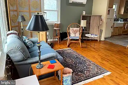 227 Love Point Ave Photo 2