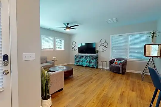 1004 Orange St Photo 2