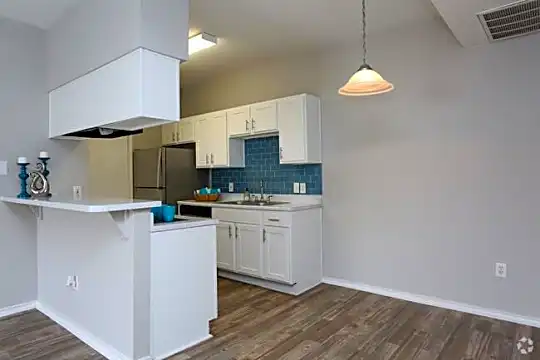 325 North St. Paul Street Photo 2