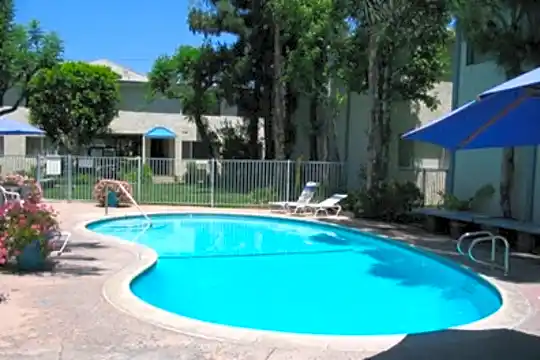 Woodridge Apartments Photo 2