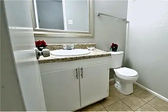 3822 Englewood Cir Photo 2
