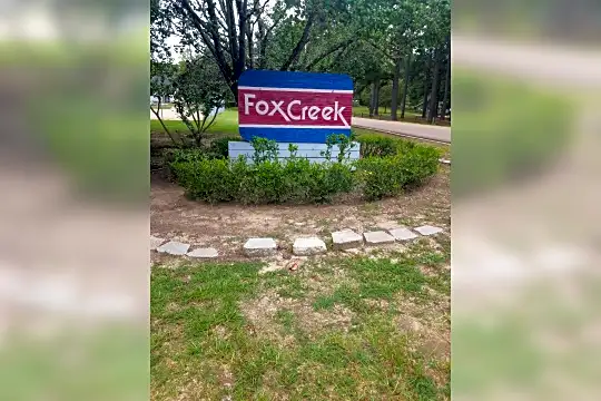 Fox Creek Apartments Photo 2
