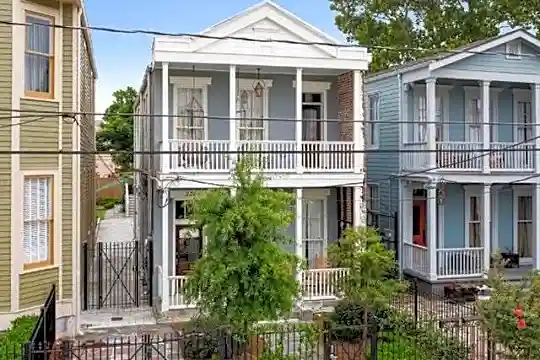 924 Melpomene St Photo 1