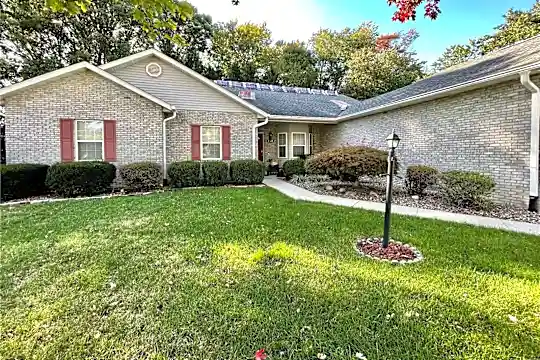 1043 Catalpa Dr Photo 1