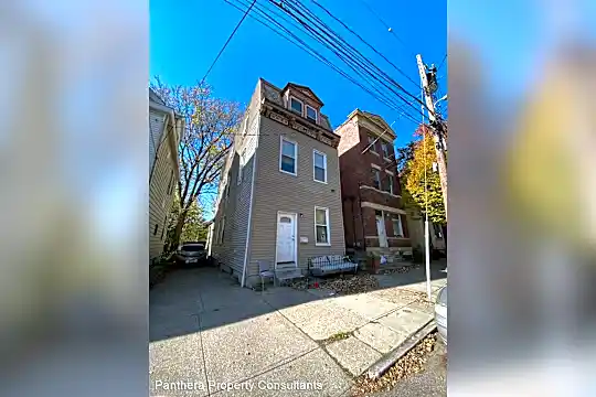 2209 Victor St Photo 1