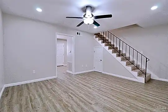 2347 Wyatt St Photo 2