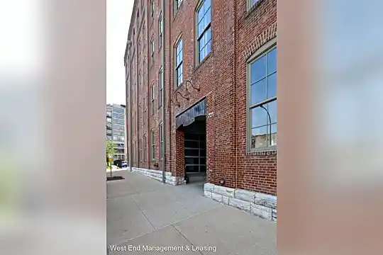 721 N 17th St Photo 2