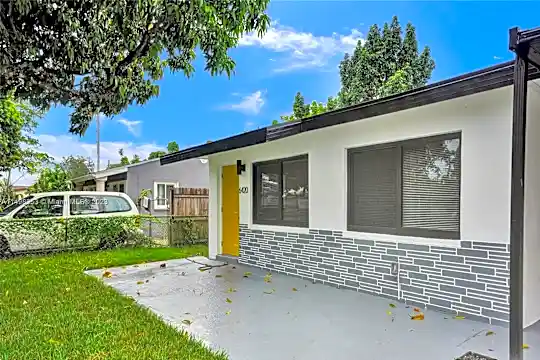 6420 SW 22nd Ct #0 Photo 1