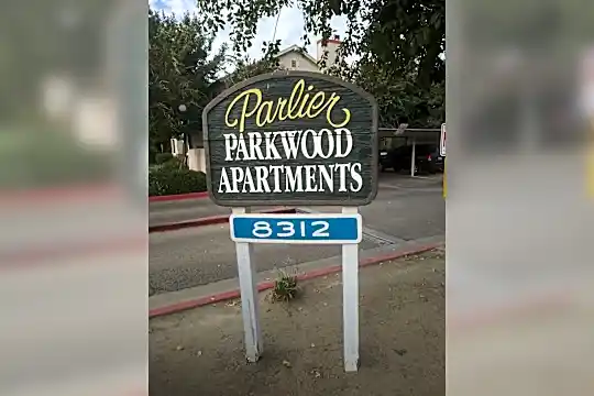 Parkwood Apartments Photo 2