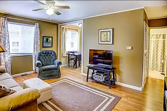 2525 Carew St Photo 2