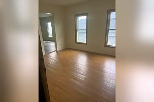 1203 Schuyler St Photo 2