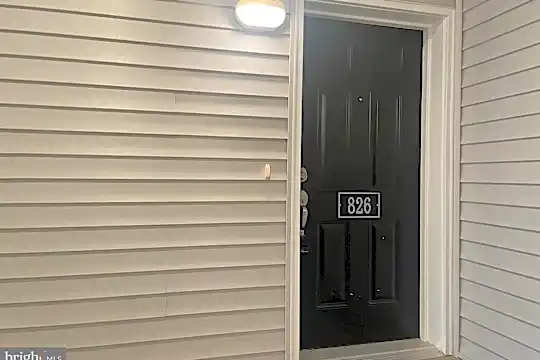 826 Stiller Ln Photo 2