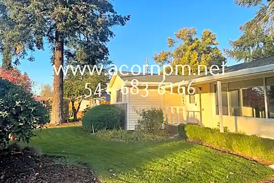 3645 Sanders St Photo 2